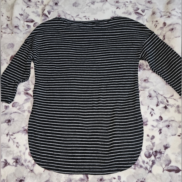 ⚠️Free bundle item- striped shirt - Picture 6 of 7